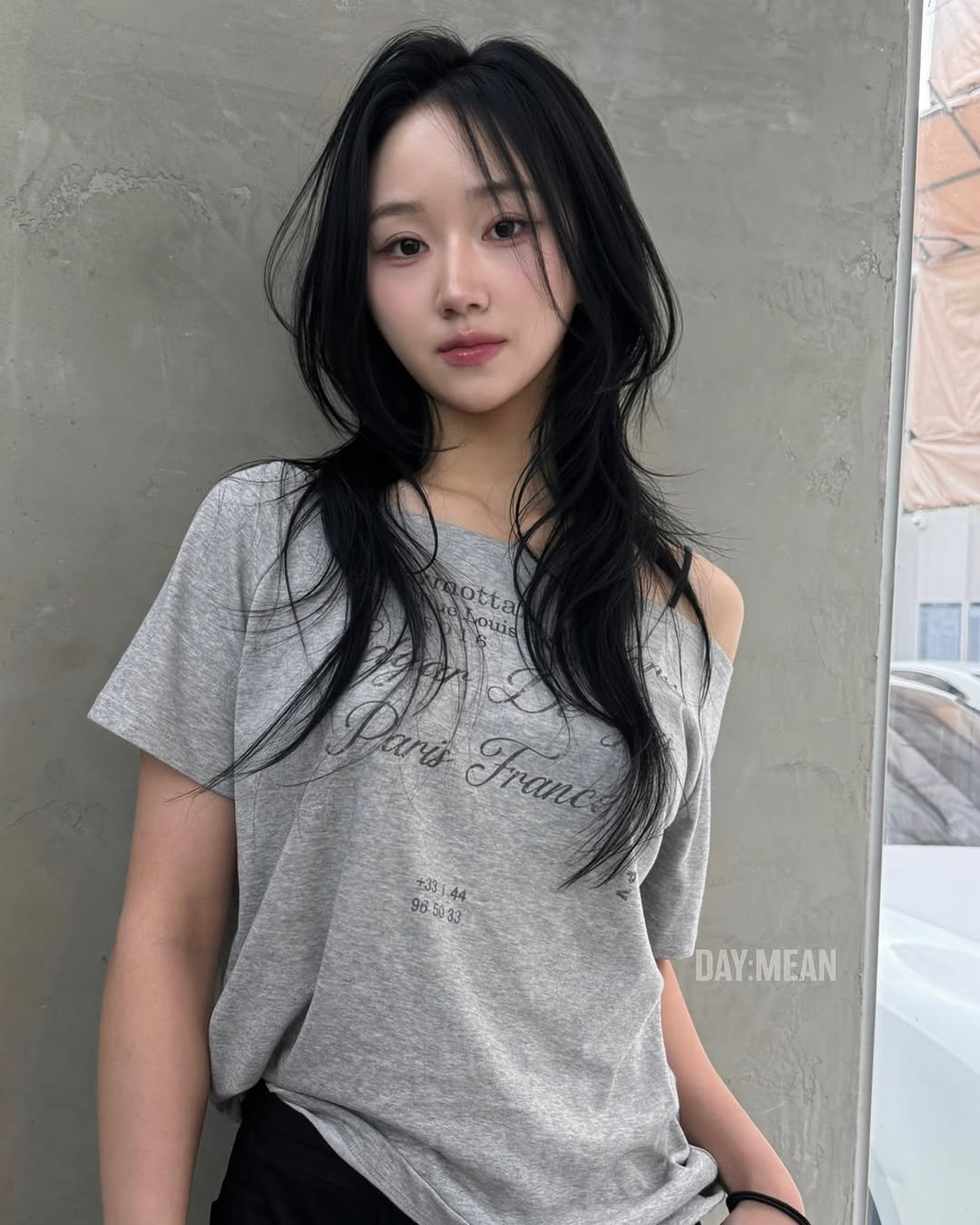 Photo by 합정미용실 데이민 서하 허쉬펌 레이어드펌 브라운염색 in 합정 홍대 상수. May be an image of ‎one or more people, hair, top and ‎text that says '‎Ottan 4اه Paris Franc +331.44 +33 98-5033 44 DAY:MEAN‎'‎‎.