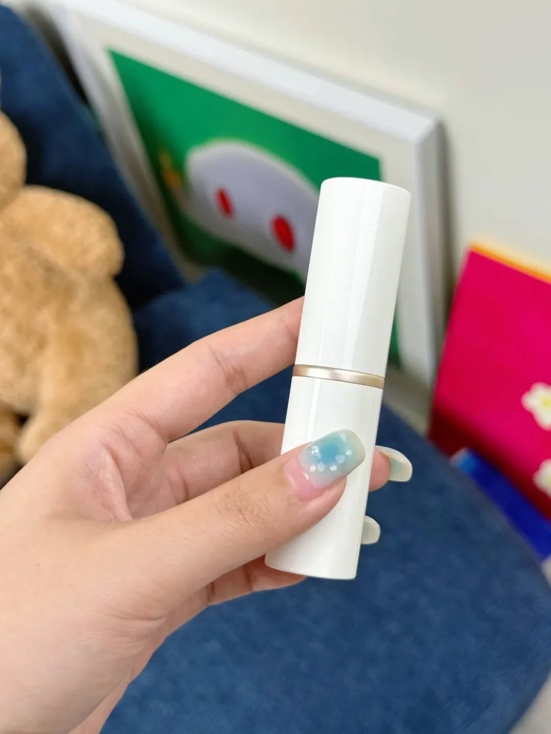 Photo by 꿈나무 다효니ʕ •ﻌ•ྀིྀིʔ on July 16, 2025. May be an image of one or more people, lipstick, cosmetics, hand cream and pen.