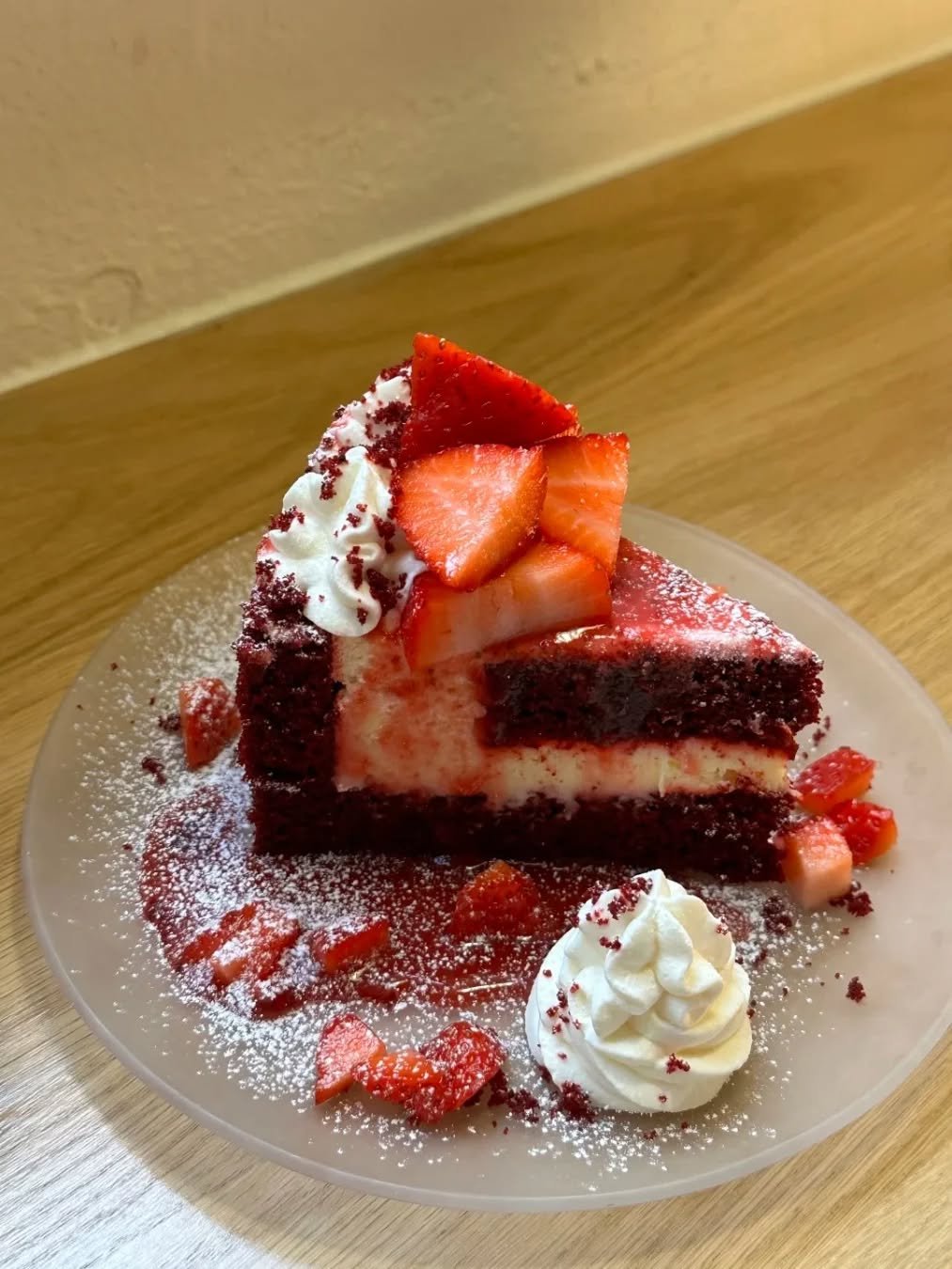 Photo by 꿈나무 다효니ʕ •ﻌ•ྀིྀིʔ on July 09, 2025. May be an image of cheesecake and strawberry.