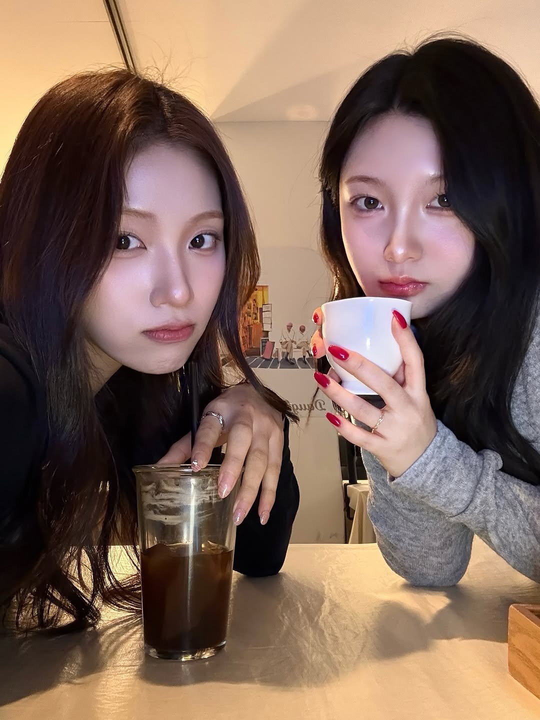 Photo shared by 석다예 on January 05, 2026 tagging @k_3j25. May be an image of one or more people, hair, tea and cornflower.