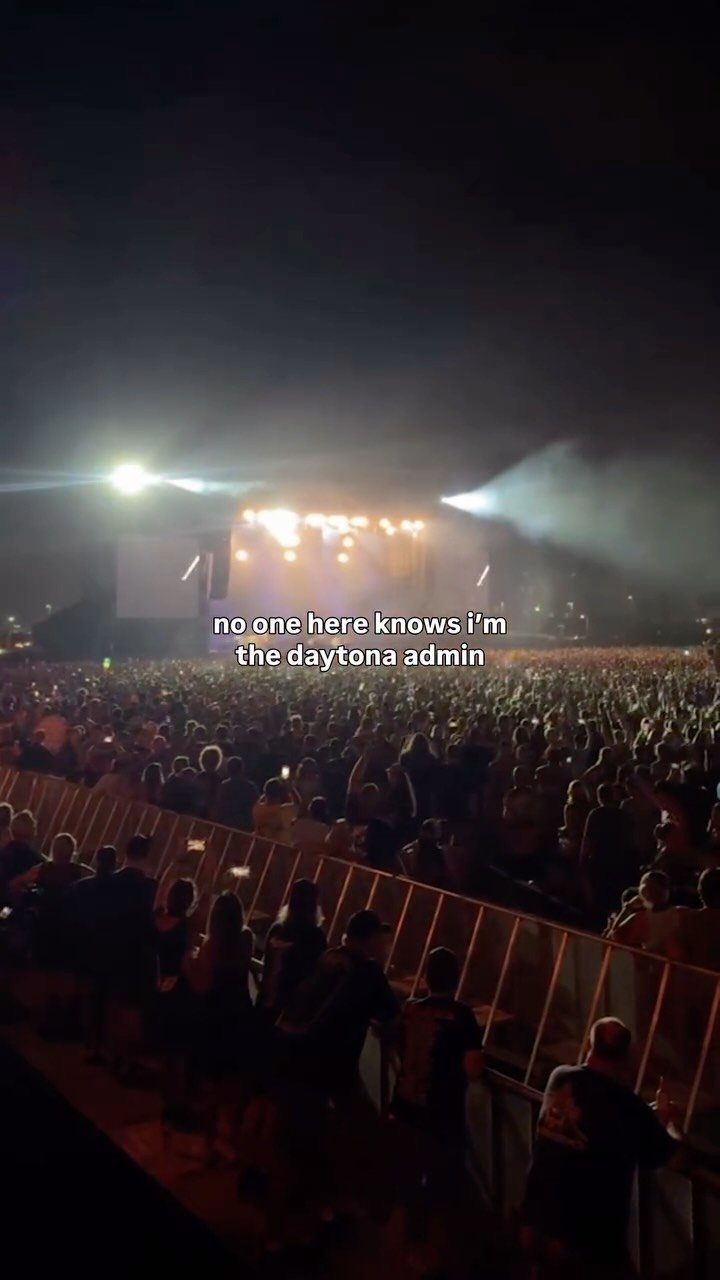 daytona 게시물 이미지: just living in the moment 🤟