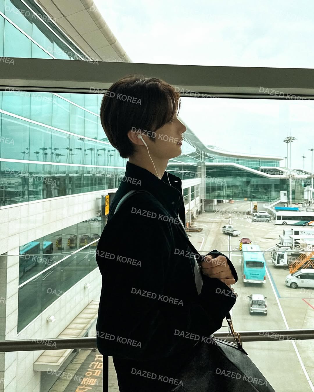 Photo shared by 데이즈드 코리아 DAZED KOREA on October 05, 2025 tagging @celine, and @tws_pledis. May be an image of 1 person and text that says 'REA DAZED KOREA KORE KORE KORE DAZ OREA -a DAZEDKO KEKA! DAZEE KORE'.
