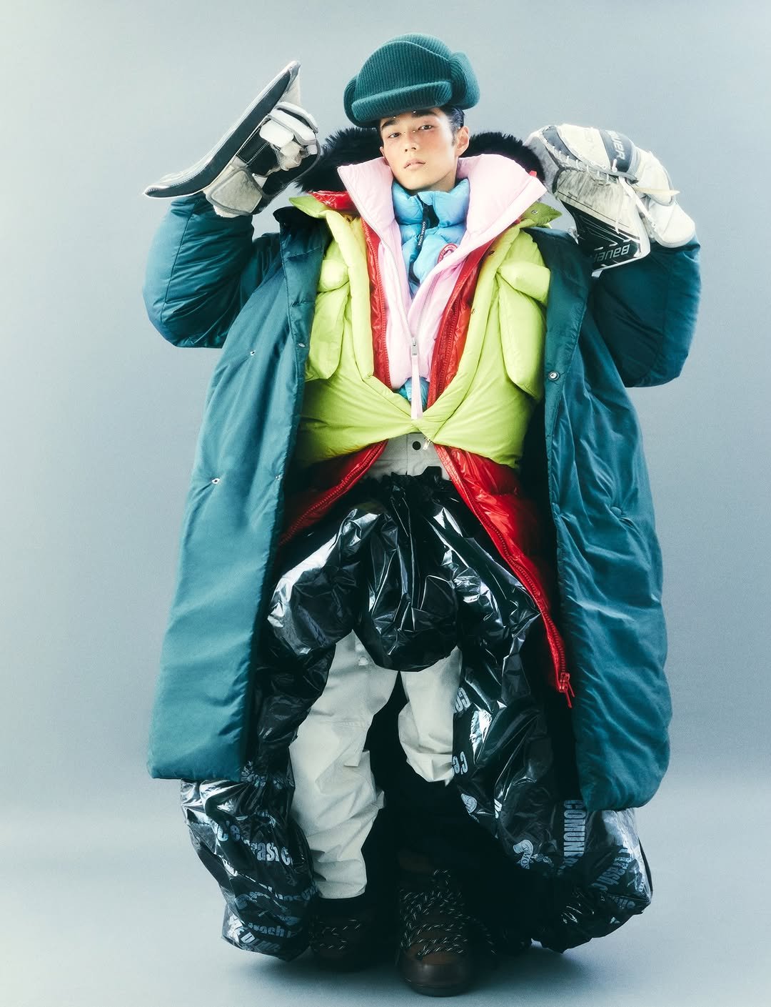 Photo by 데이즈드 코리아 DAZED KOREA on December 28, 2025. May be an image of goosedown coat, duffle coat, overcoat, jacket, fur, raincoat, snowsuit, parka, turtleneck and text.