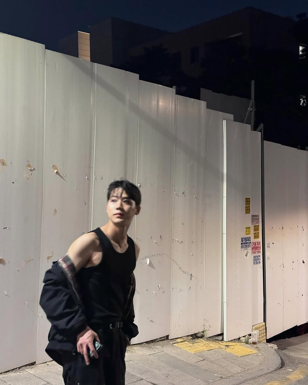 db_seojoon 게시물 이미지: 나시 처음 입어보는데 부끄러워서 안입을게요