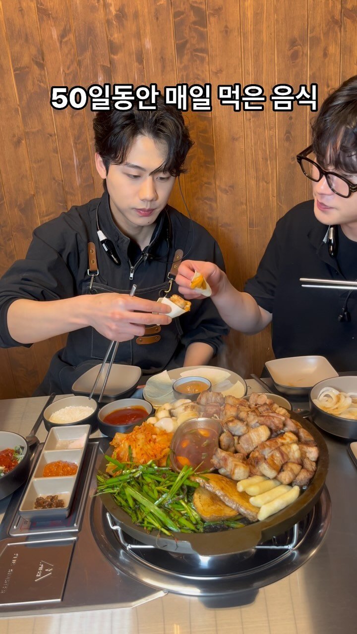 db_seojoon 게시물 이미지: 먹방이런거 모르겠슴다 그냥 맛있어서 형이랑 먹어봤어요.