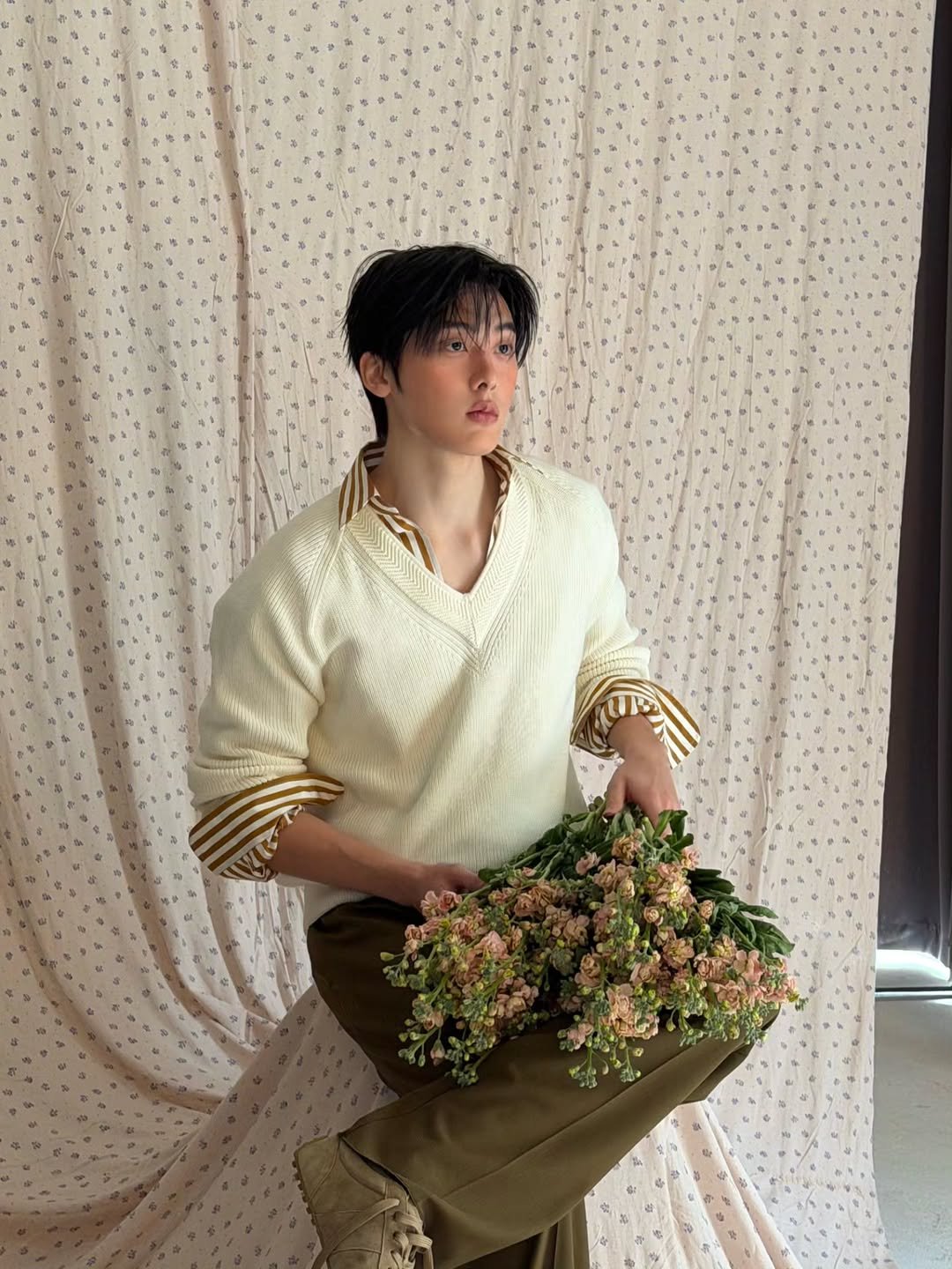 Photo shared by 윤산하 on March 11, 2026 tagging @luxuryeditors. May be an image of prairie gentian and text.