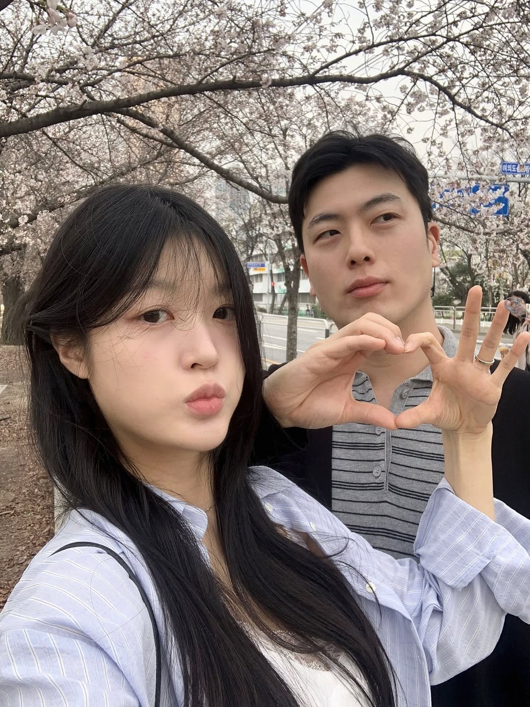 Photo by 오브던🌹 on April 03, 2026. May be an image of one or more people and text.