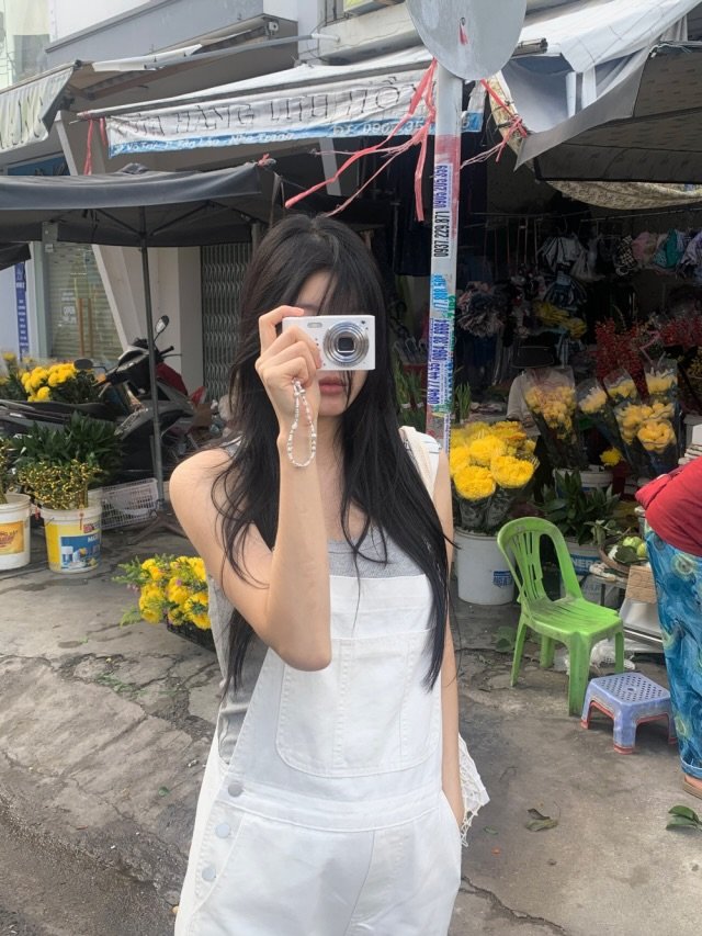 Photo by 오브던🌹 on February 20, 2026. May be an image of camcorder, camera and text.