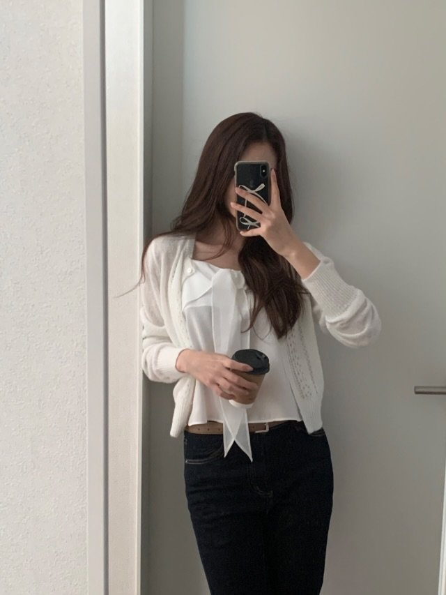 Photo by 오브던🌹 on February 27, 2026. May be an image of top, blazer and text.