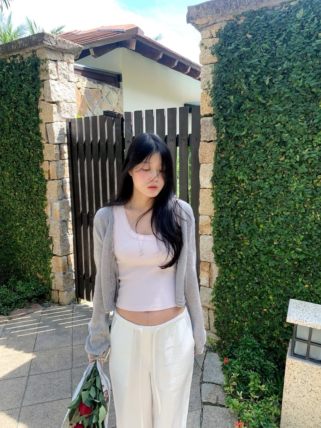 Photo by 오브던🌹 on February 13, 2026. May be an image of white lily and text.