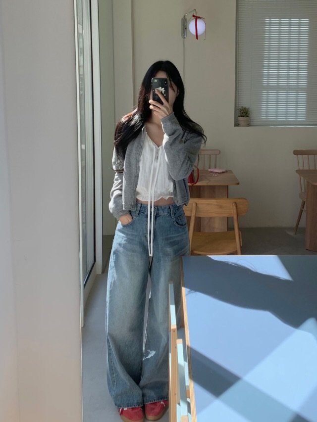 Photo by 오브던🌹 on February 25, 2026. May be an image of top, baby's-breath and text.