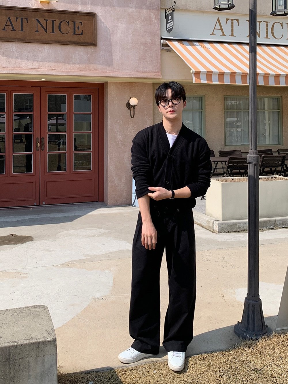 Photo by 상혁, 휴트 HUET on September 15, 2025. May be an image of 1 person, duffle coat, wingtip shoes, eyewear, overcoat, turtleneck, cornflower and text.
