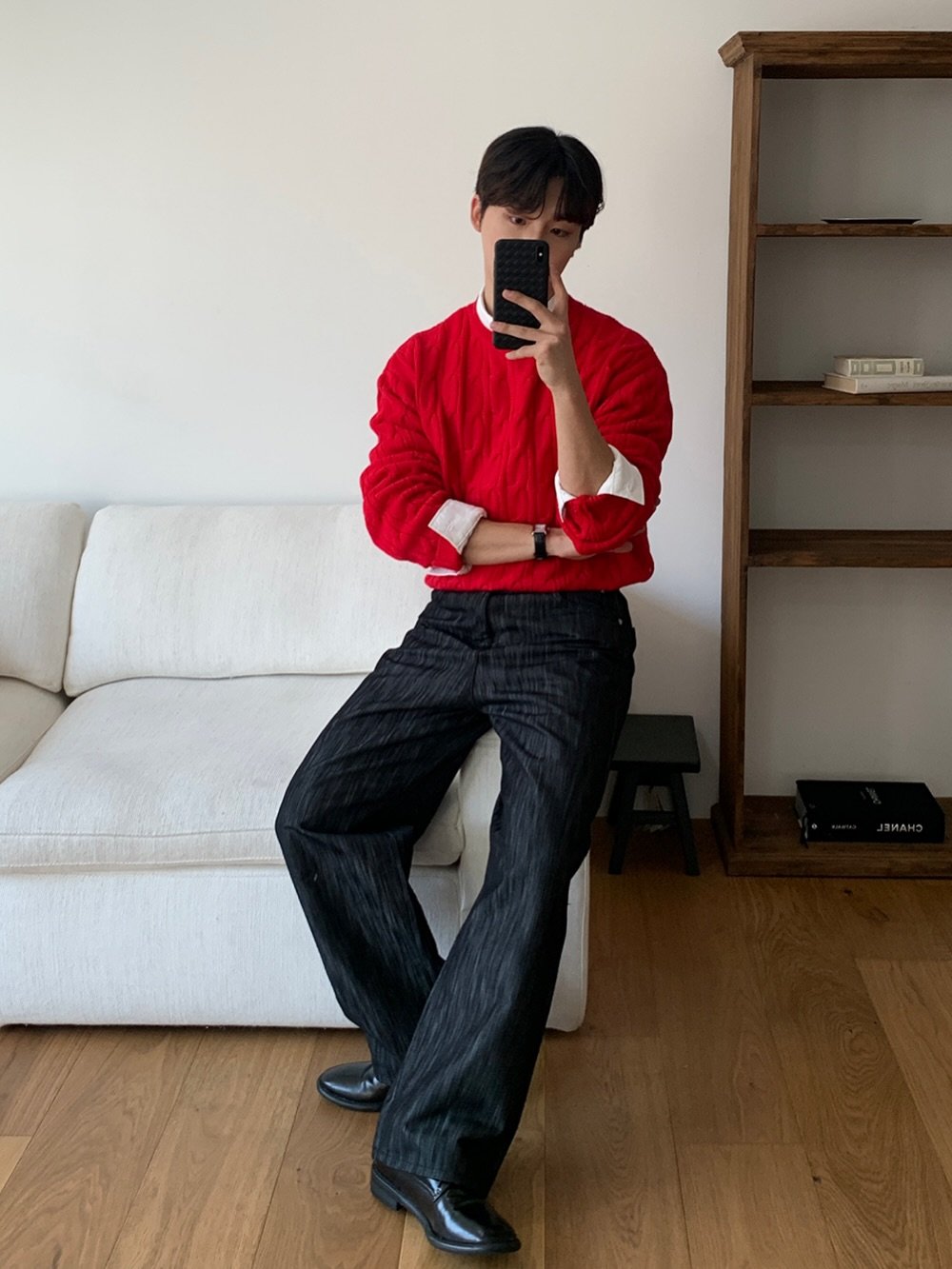 Photo by 상혁, 휴트 HUET on December 15, 2025. May be an image of sweatpants, turtleneck and text.