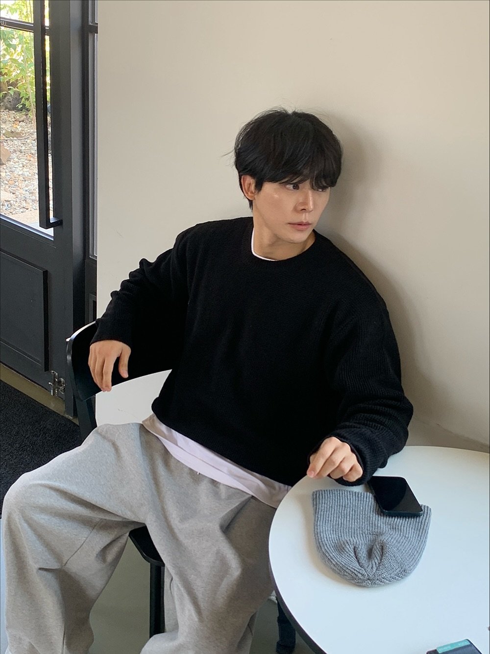 Photo by 상혁, 휴트 HUET on November 06, 2025. May be an image of sweatpants, top and text.