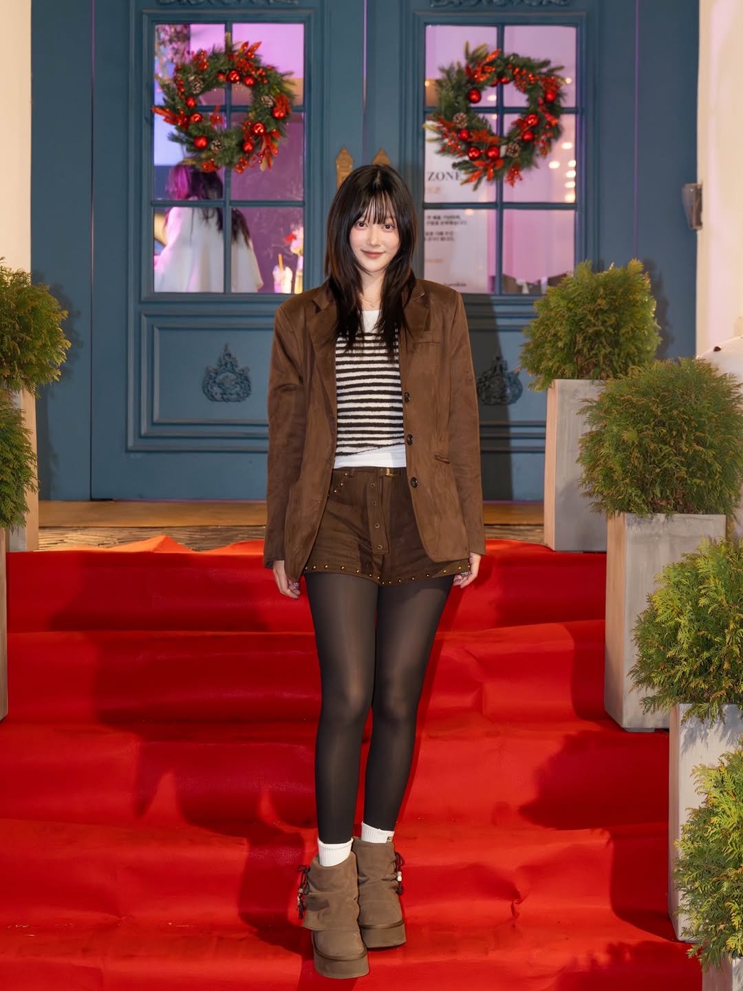 Photo by 또비니 DDOBINI on December 16, 2025. May be an image of standing, fur coat, tights and text.