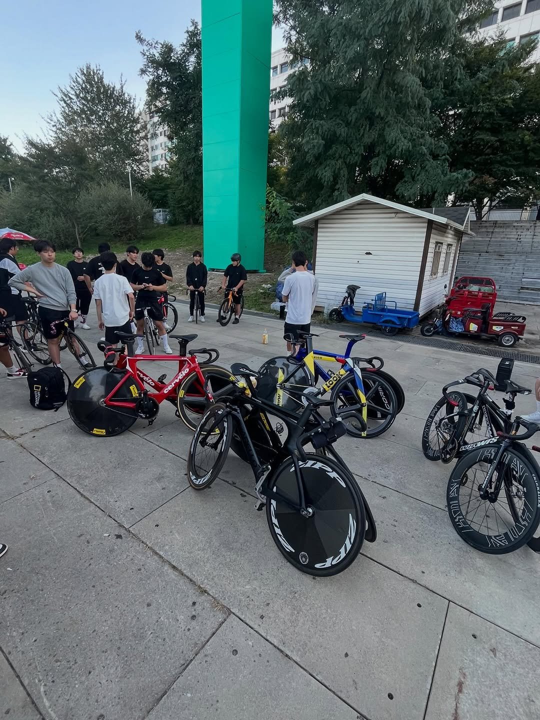 Photo shared by 노재호 on November 23, 2025 tagging @h4n_s08, @y._jooni, and @xzf_____cycling. May be an image of bicycle and text.