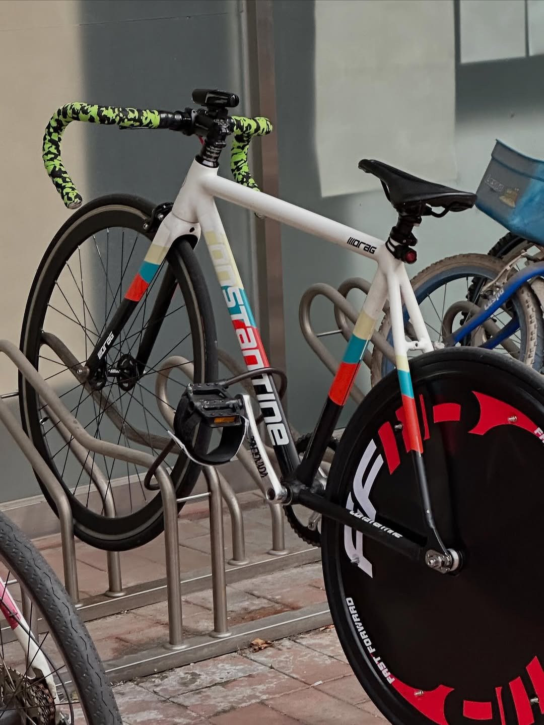 Photo by 윤승주 on October 07, 2025. May be an image of bicycle and text.