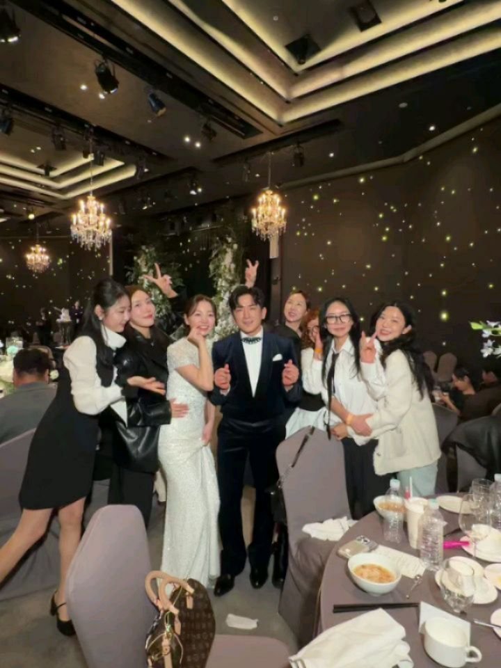 dduruprincess 게시물 이미지: 울미누오빠 장가간 날🧡
울언니들과 같이 축하할 수 있어서
더할 나위 없이...