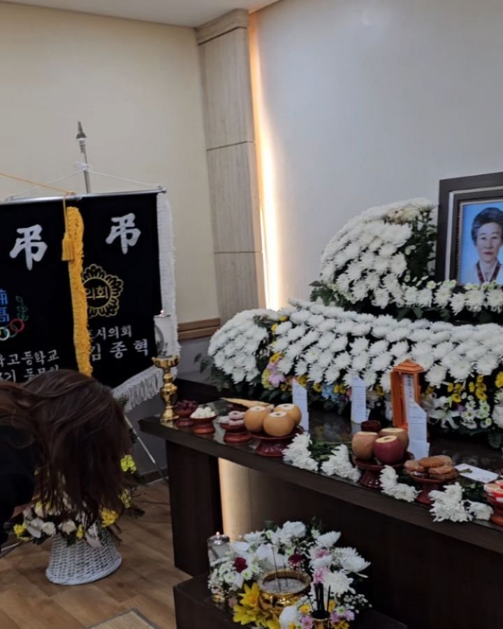 dduruprincess 게시물 이미지: 내가 제일 사랑하는 할머니 우리이복순씨❤️
할머니 많이 웃었지?
웃게 해드린것...