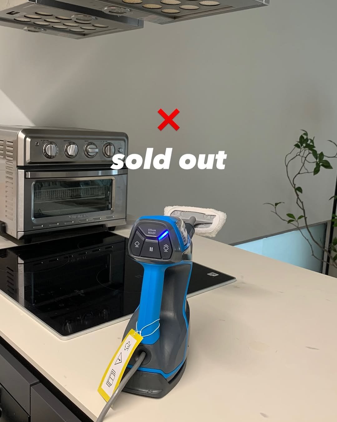 Photo by 드엘리사 | yoonjung Lee on April 30, 2025. May be an image of range hood, hair dryer, stove, thermostat, microwave, faucet and text.