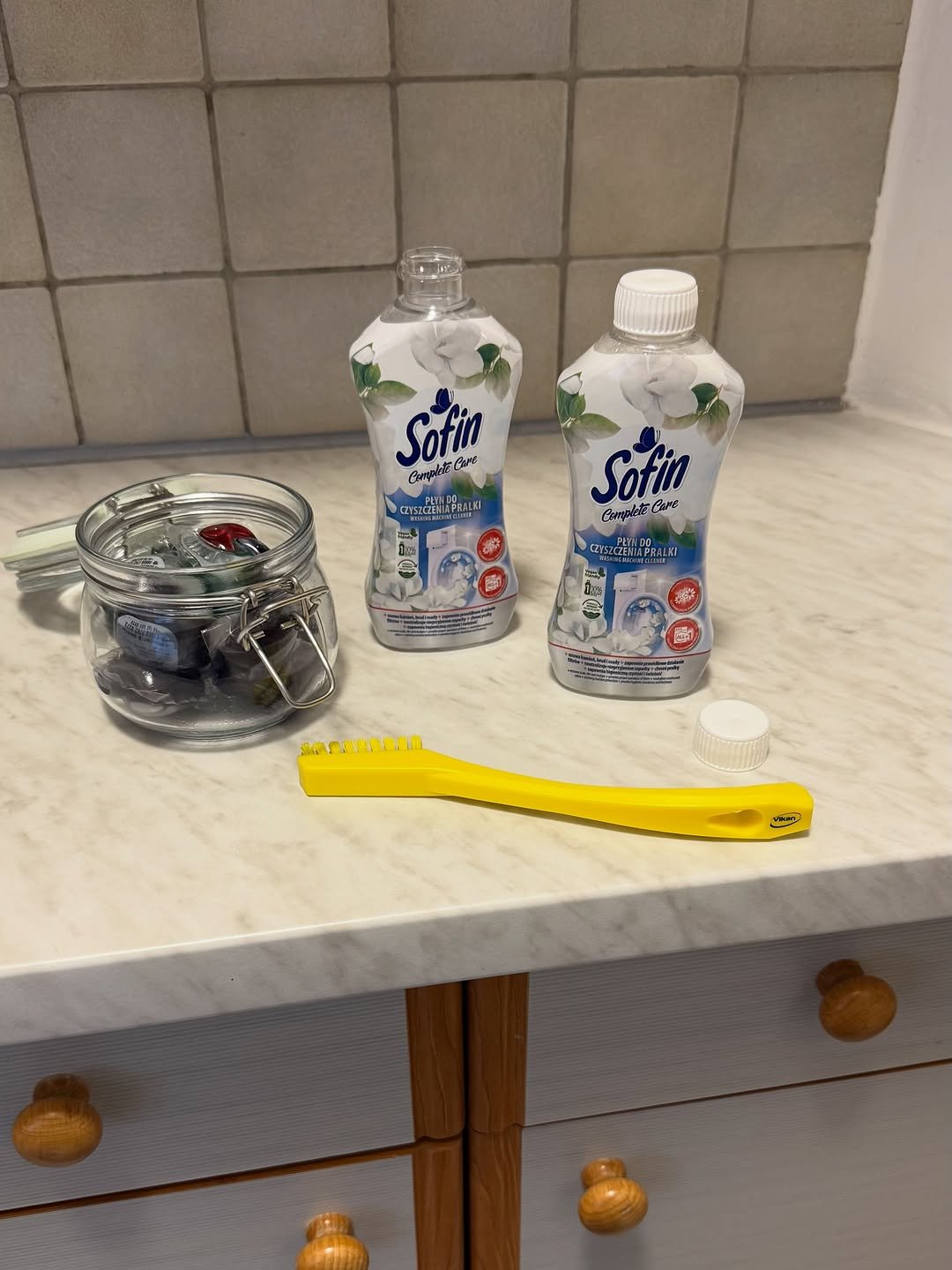 Photo by 드엘리사 | yoonjung Lee on October 02, 2025. May be an image of scraper, toothbrush, sparkling water, can opener, dental floss and text.