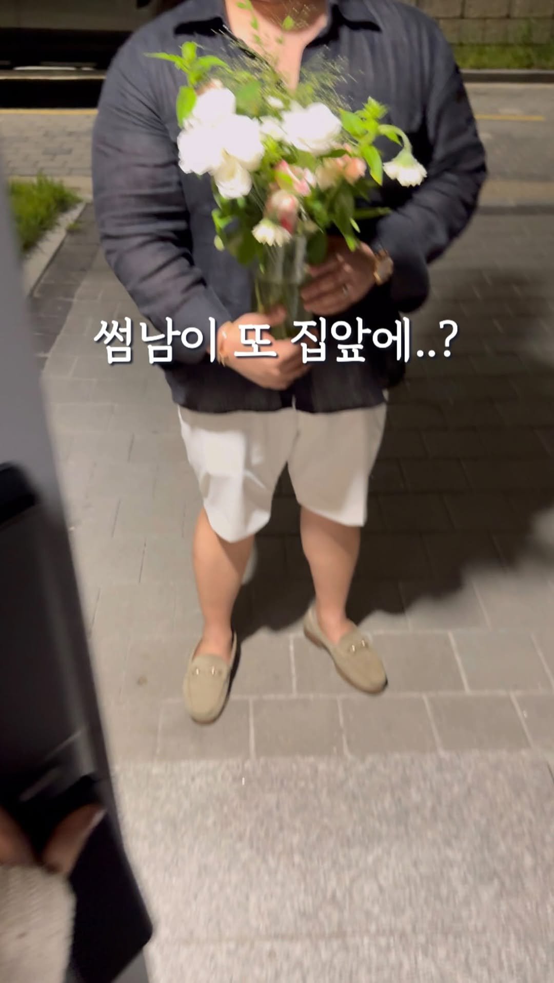 de_elisa_shop 게시물 이미지: 썸남... 너무 따라다닌당.....
땀범벅일때!! 급하게 샤워는 못하겠는데...