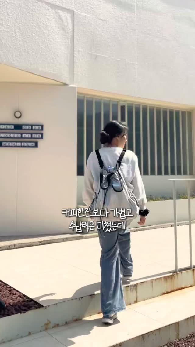 de_melie 게시물 이미지: 커피 한 잔보다 가볍고 수납력은 미친 이 Bag!🎒✨️#공구예고

보부상들...