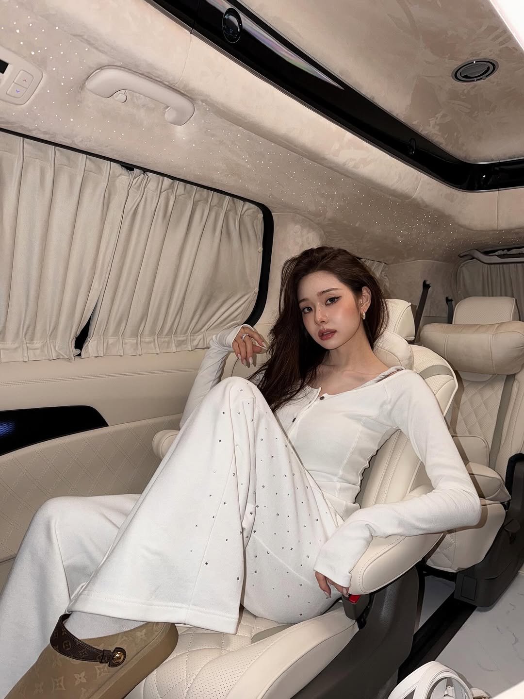 Photo shared by 𝑓𝑟𝑒𝑒𝑧𝑖𝑎🌼 on September 27, 2025 tagging @grl_official. May be an image of limousine, dress, bus and text.