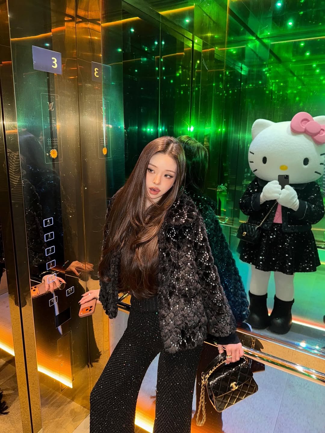 Photo by 𝑓𝑟𝑒𝑒𝑧𝑖𝑎🌼 on October 30, 2025. May be an image of duffle coat and text.