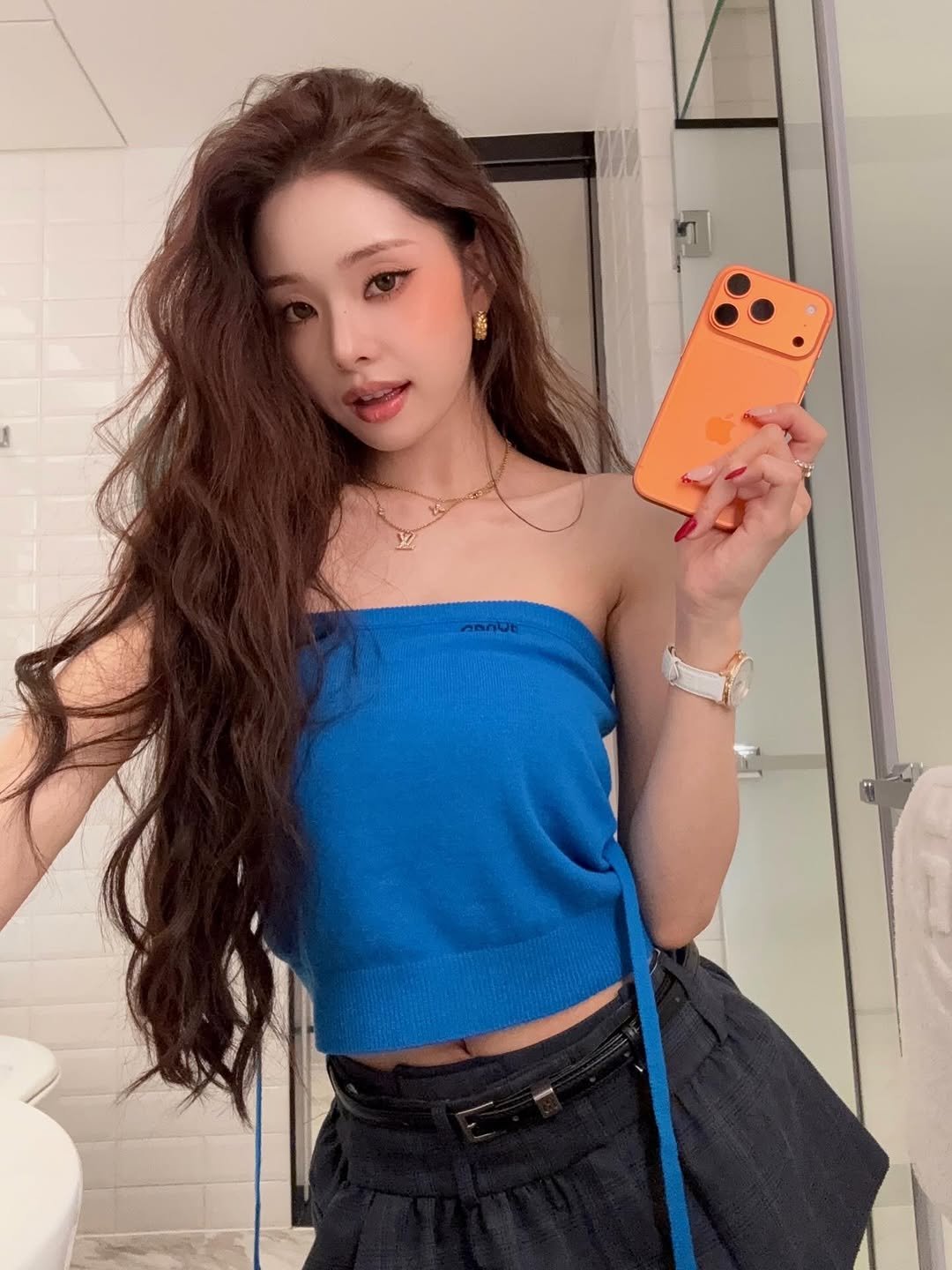 Photo by 𝑓𝑟𝑒𝑒𝑧𝑖𝑎🌼 on September 23, 2025. May be a selfie of one or more people, hair, phone and top.