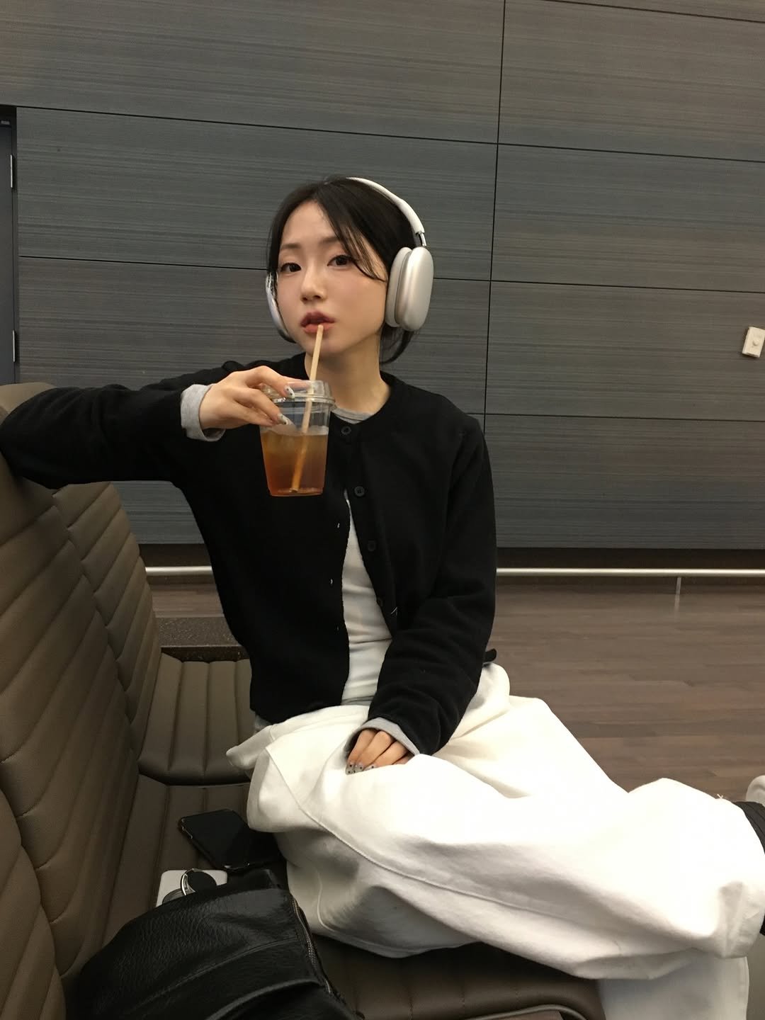 Photo by 정연 on February 12, 2026. May be an image of phone, sweatpants, bath robe and text.