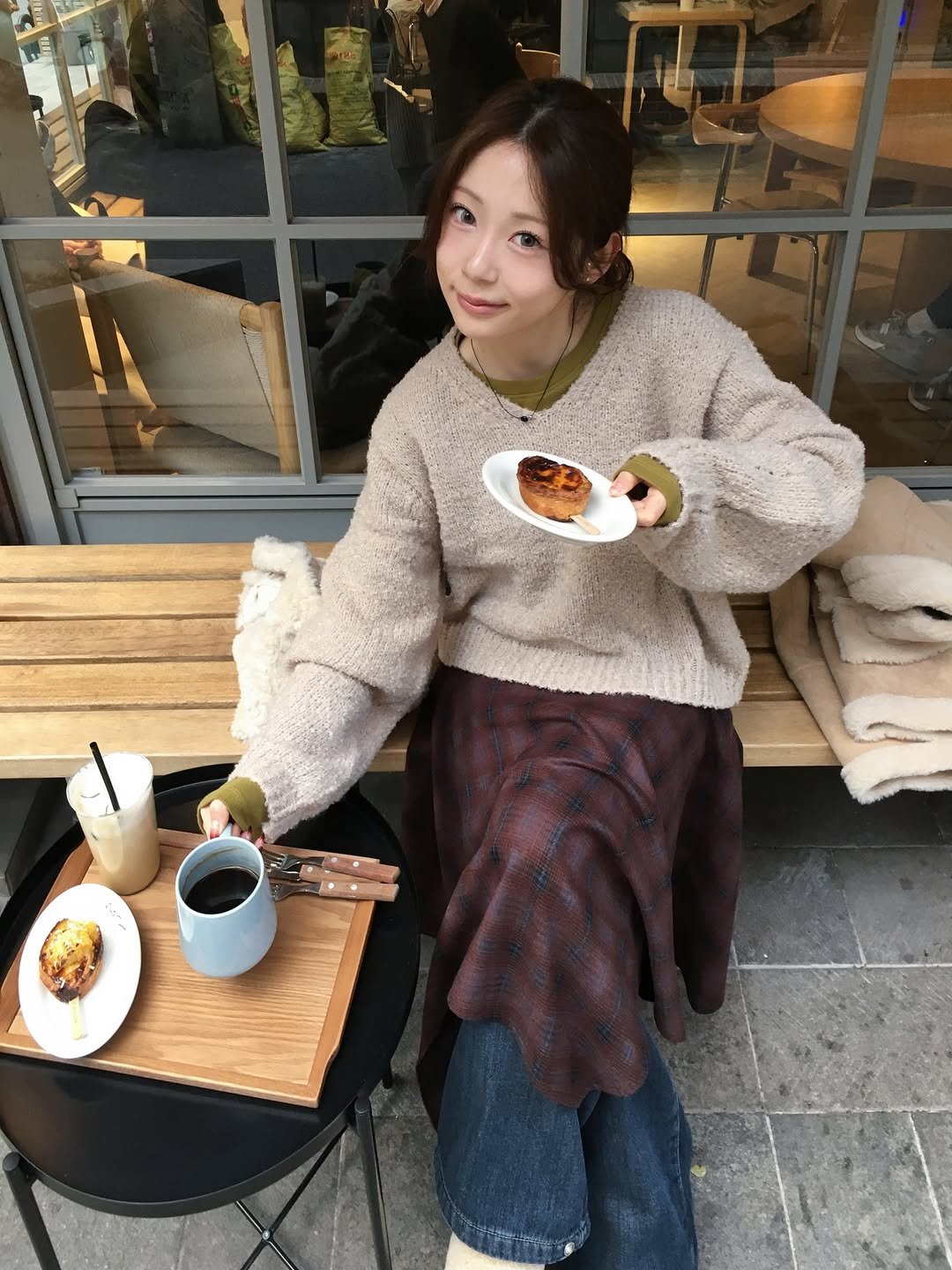 Photo by 정연 on December 18, 2025. May be an image of duffle coat, parka, turtleneck and text.