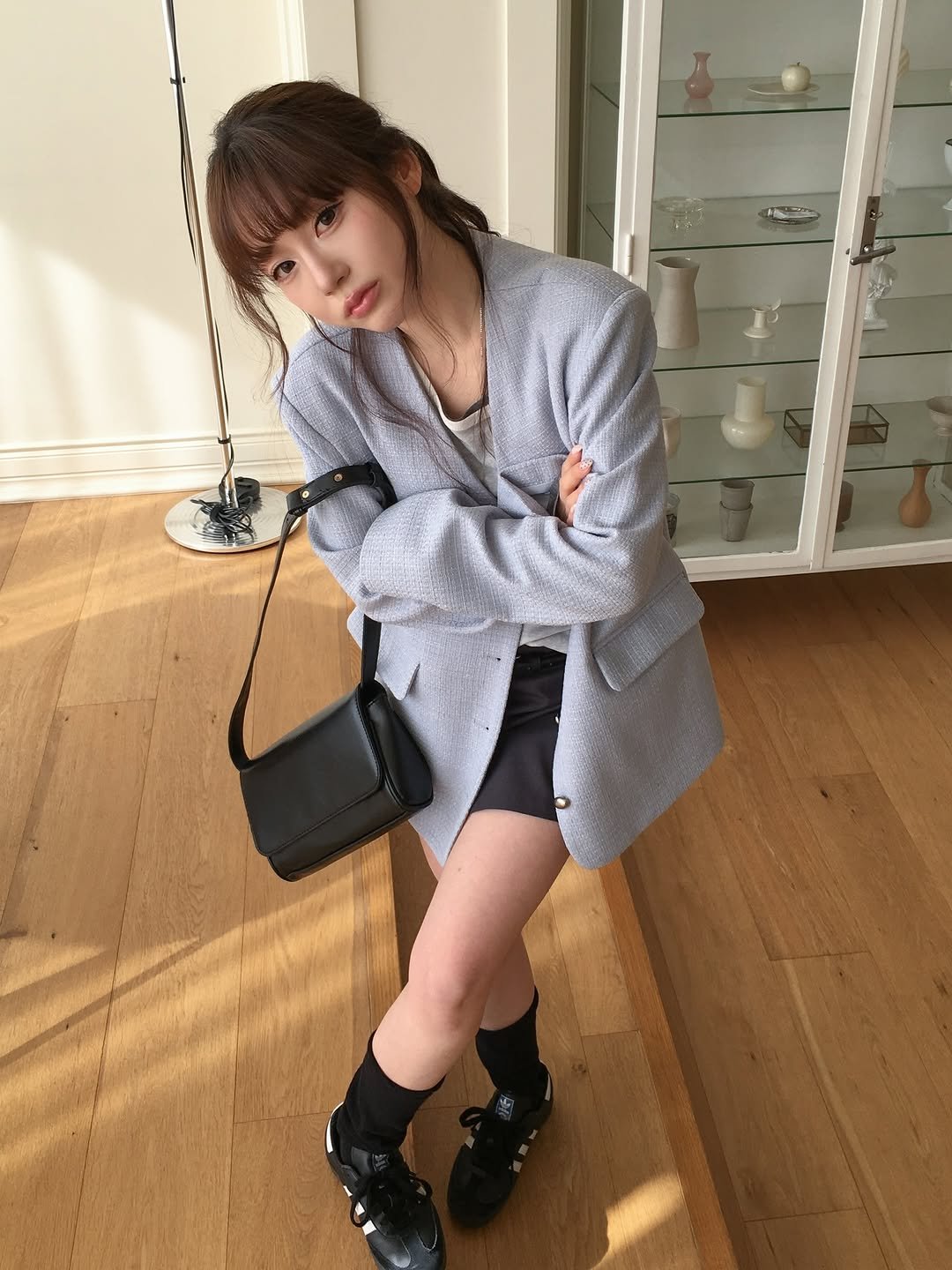 Photo by 정연 on February 17, 2026. May be an image of duffle coat, overcoat, parka, purse, boots, blazer, miniskirt and text.