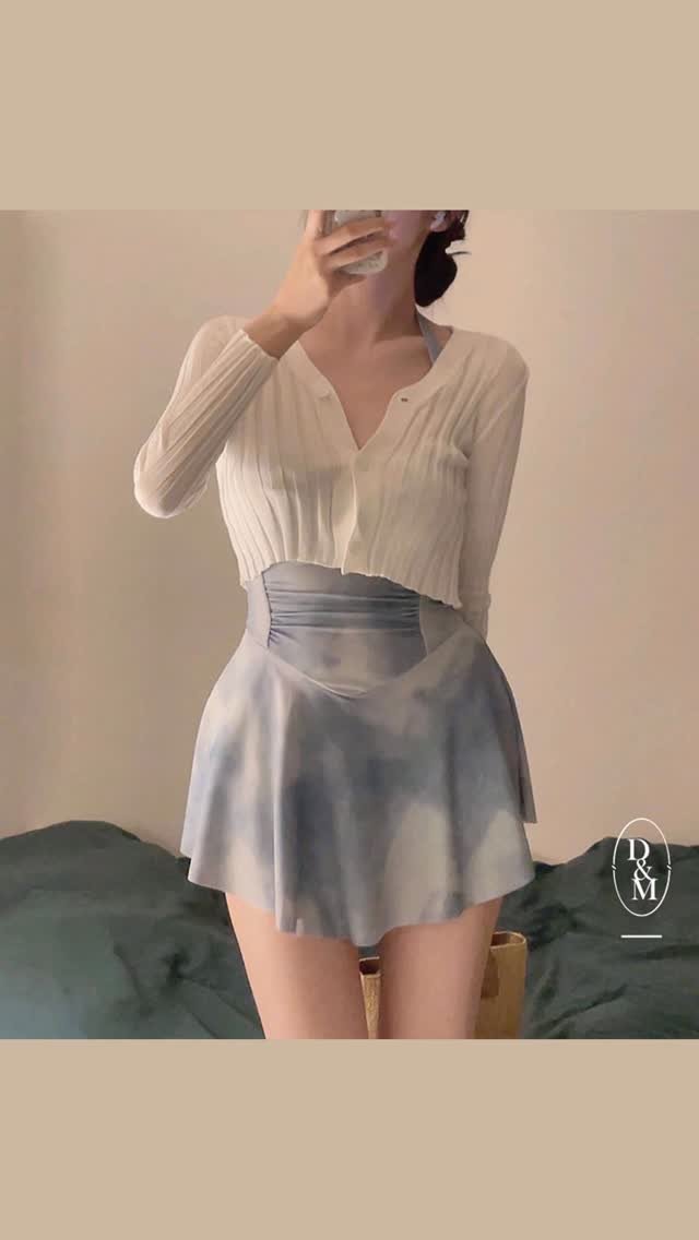 dearandmood 게시물 이미지: 입자마자 -5키로 삭제되는
요 원피스 수영복!♥️
허리라인 양쪽 절개선과
스커트로...