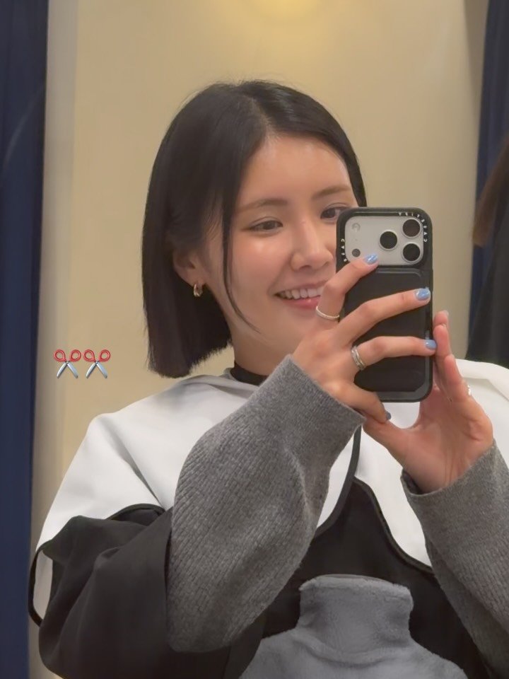 dearrsummer 게시물 이미지: 헬로 단발✂️
자르지말라는 20% 선생님들 말 안듣고
다수결에 의해...