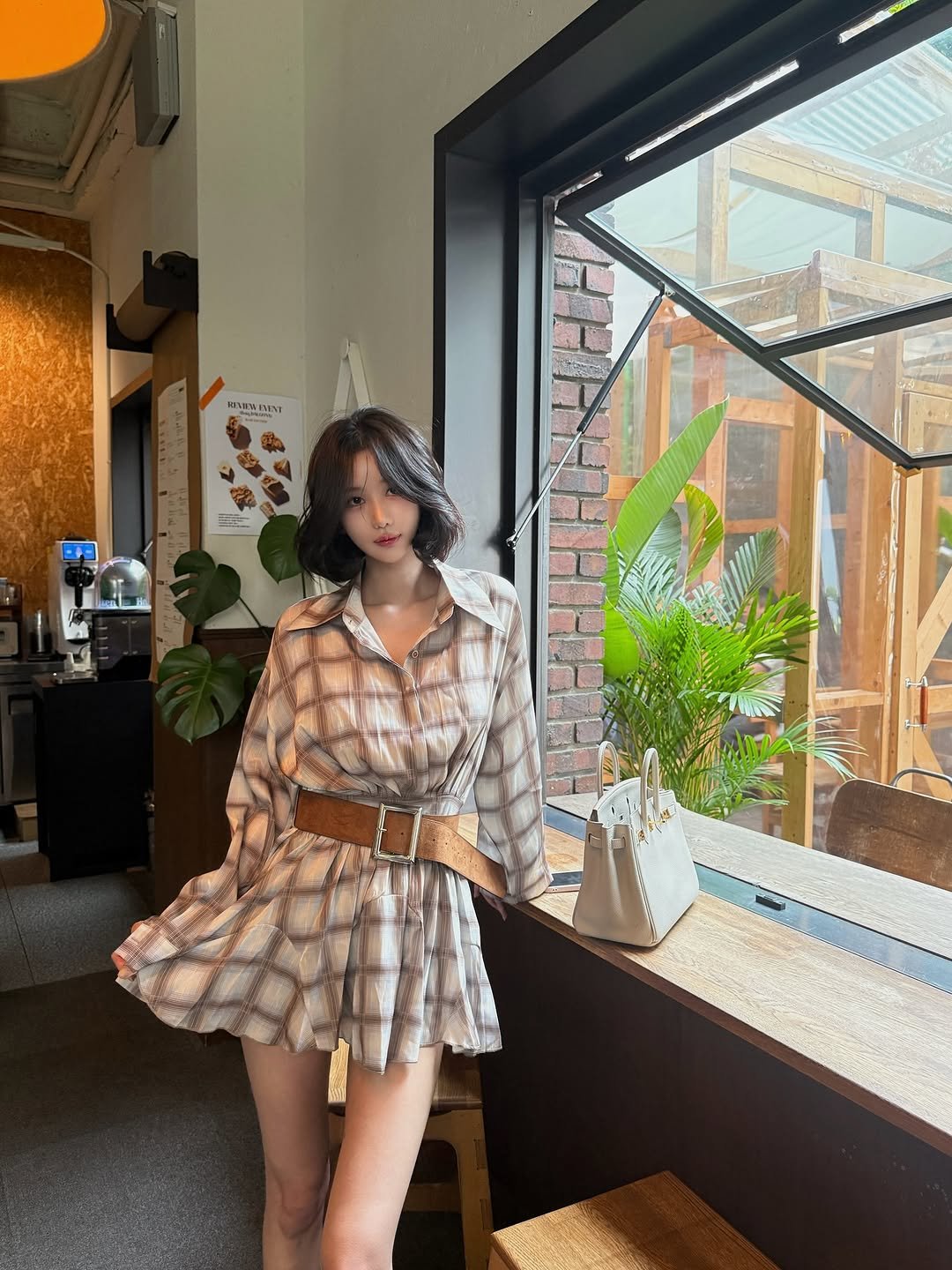 Photo shared by 드오브 𝐃𝐞𝐚𝐮𝐛𝐞 🤎 (수입의류 / 수입여성의류) on September 08, 2025 tagging @seowuu. May be an image of 1 person, skirt, dress, miniskirt and text.