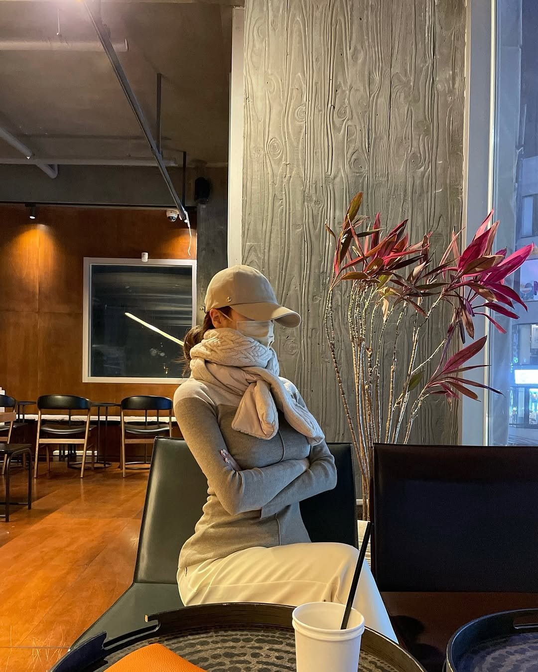 Photo by 드오브 𝐃𝐞𝐚𝐮𝐛𝐞 🤎 (수입의류 / 수입여성의류) on December 07, 2024.
