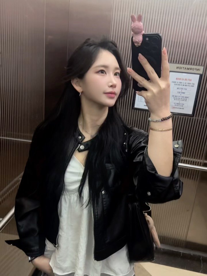 deer__mi 게시물 이미지: 어릴때처럼 셋이 꼬옥 붙어다니구 시퍼 🥹🩷 
@s_y_ee @dal2._
