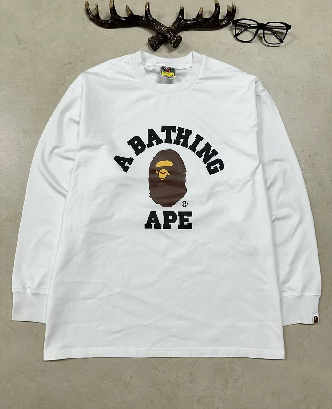 Photo by 디어 빈티지샵 (빈티지 구제 가디건 브랜드 의류) on February 17, 2026. May be an image of text that says '1 ABATHING ® APE'.