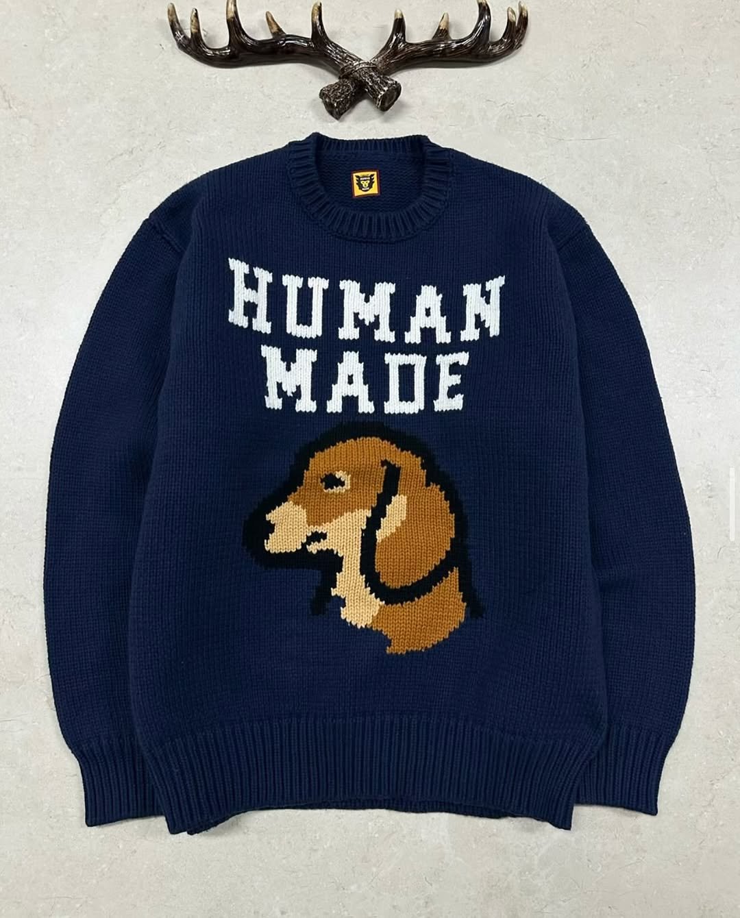 Photo by 디어 빈티지샵 (빈티지 구제 가디건 브랜드 의류) on February 17, 2026. May be an image of sweater, turtleneck, sweatshirt, wool, knit and text that says 'ਚੂ HUMAN MADE'.