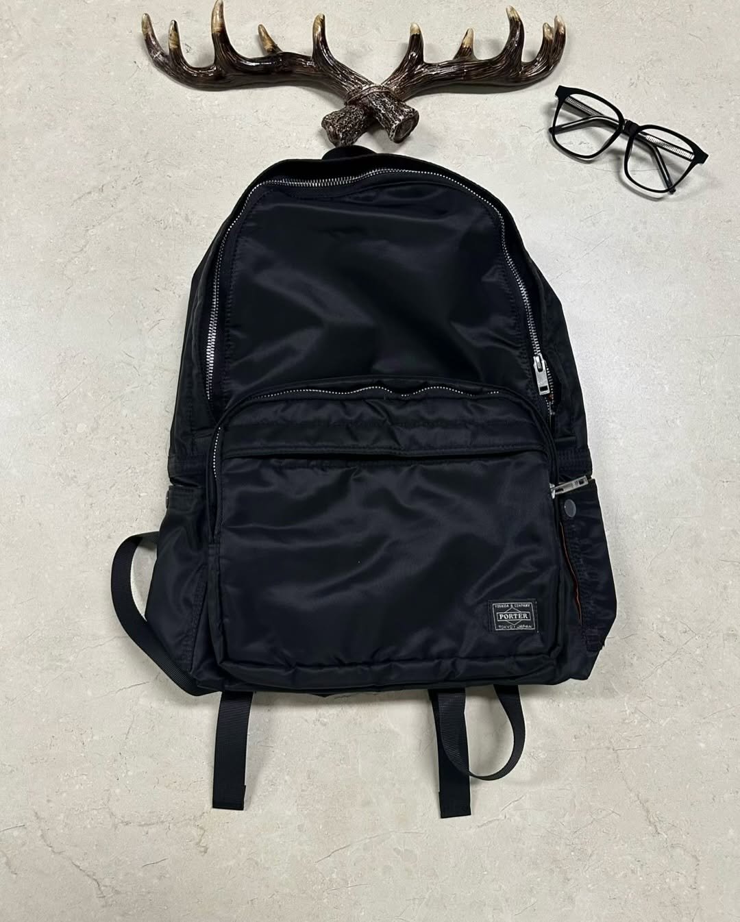 Photo by 디어 빈티지샵 (빈티지 구제 가디건 브랜드 의류) on September 30, 2025. May be an image of purse and text.