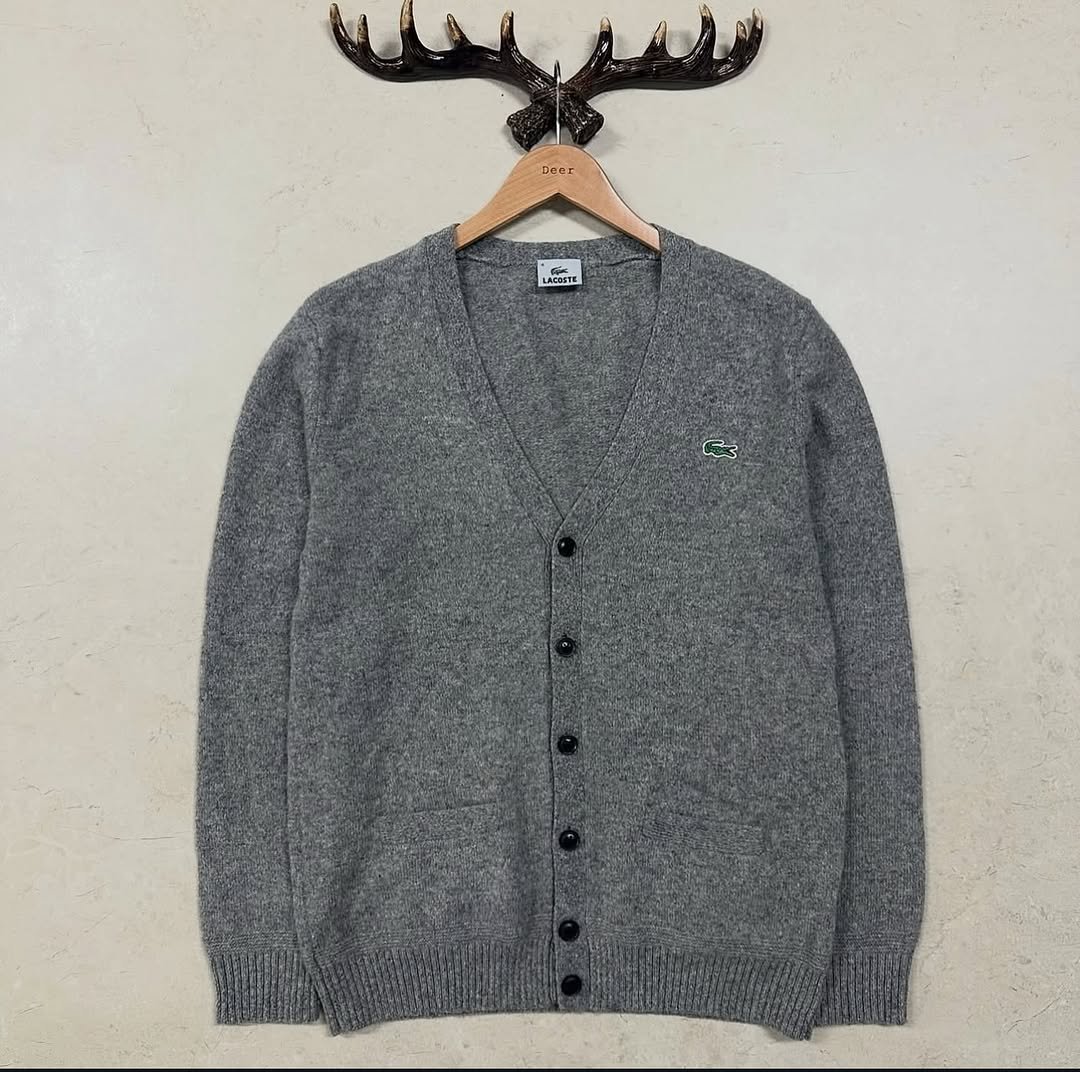 Photo by 디어 빈티지샵 (빈티지 구제 가디건 브랜드 의류) on February 19, 2026. May be an image of sweater, fleece, wool, cardigan and text.