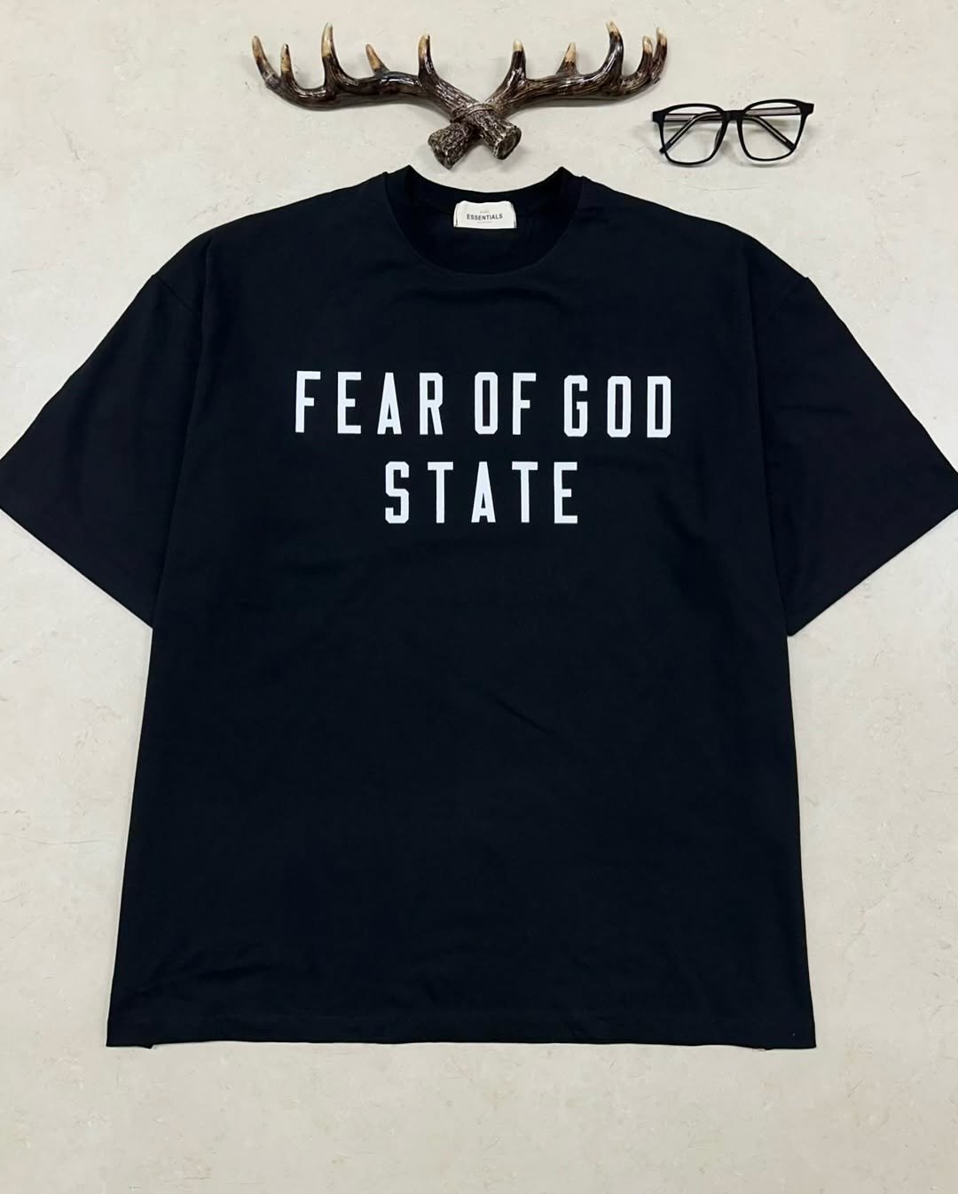 Photo by 디어 빈티지샵 (빈티지 구제 가디건 브랜드 의류) on April 17, 2026. May be an image of sweatshirt and text.