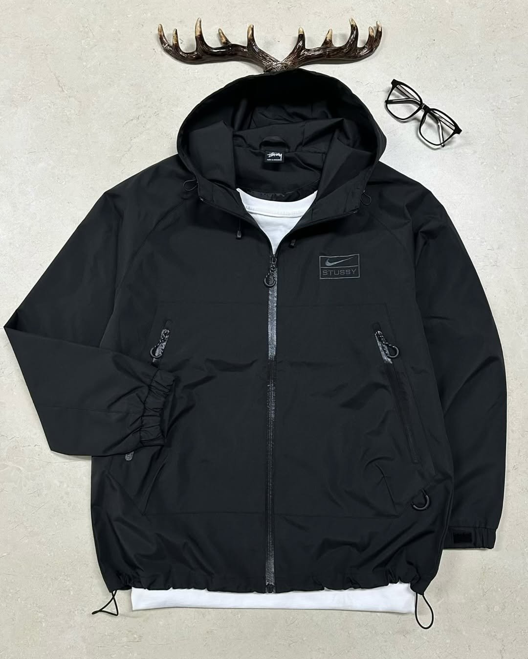 Photo by 디어 빈티지샵 (빈티지 구제 가디건 브랜드 의류) on September 11, 2025. May be an image of fleece, jacket, parka, raincoat and text.