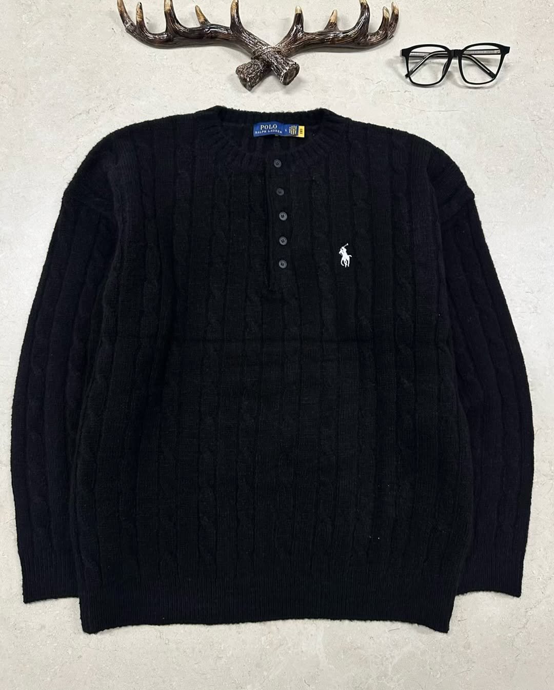 Photo by 디어 빈티지샵 (빈티지 구제 가디건 브랜드 의류) on February 19, 2026. May be an image of cardigan, sweater, fleece, wool, knit and text.