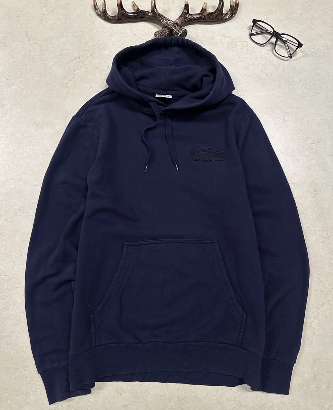 Photo by 디어 빈티지샵 (빈티지 구제 가디건 브랜드 의류) on February 18, 2026. May be an image of sweater, fleece, parka, sweatshirt, jacket and text.