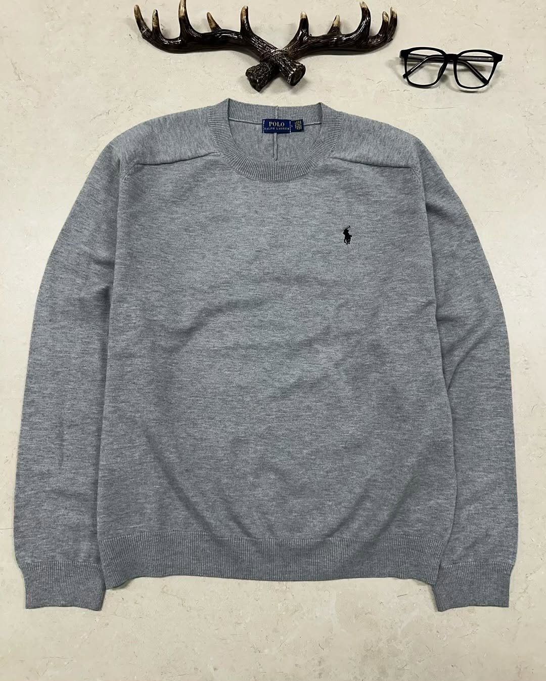 Photo by 디어 빈티지샵 (빈티지 구제 가디건 브랜드 의류) on April 14, 2026. May be an image of sweater, fleece, cardigan, sweatshirt and text.