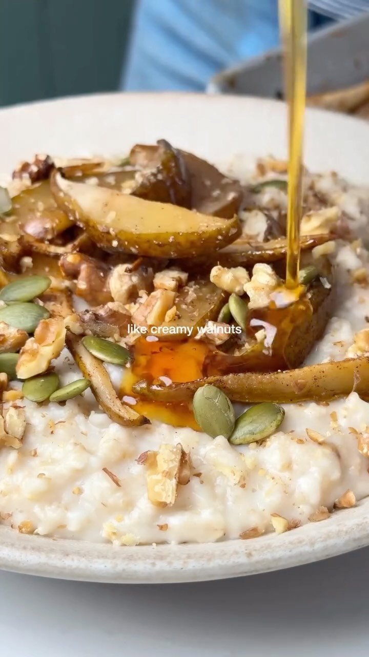 deliciouslyella 게시물 이미지: Baked Pear, Cinnamon & Walnut Porridge - a...