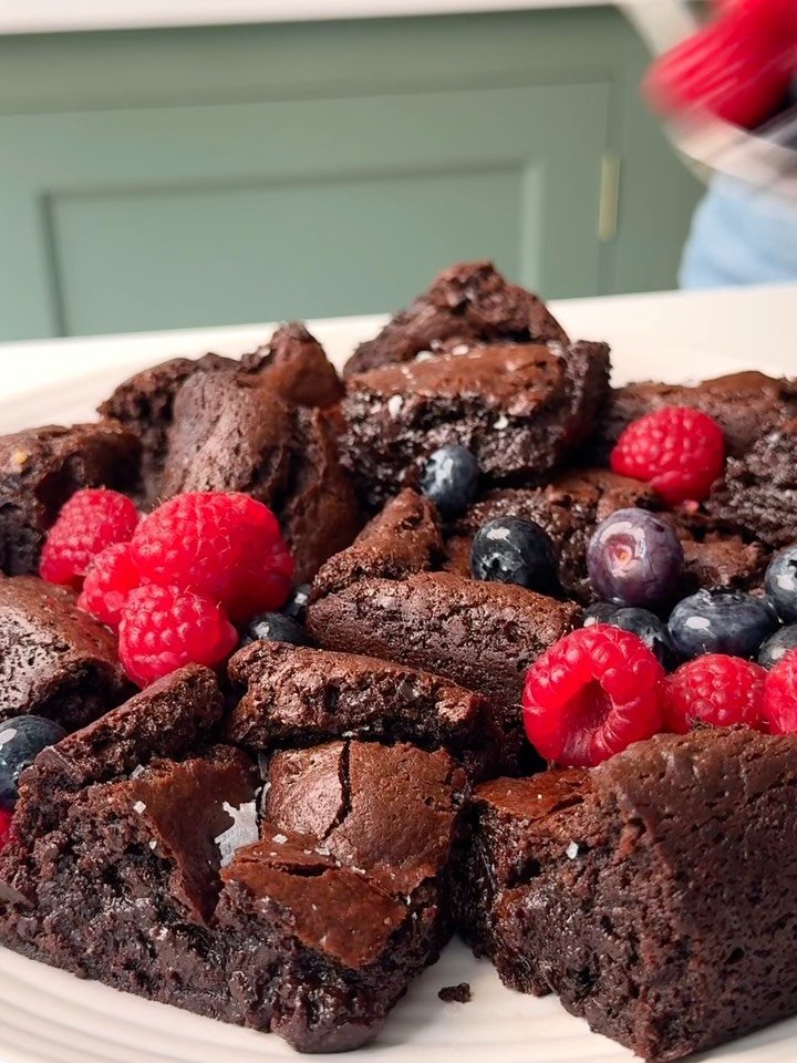 deliciouslyella 게시물 이미지: These tahini brownies are a little throwback...