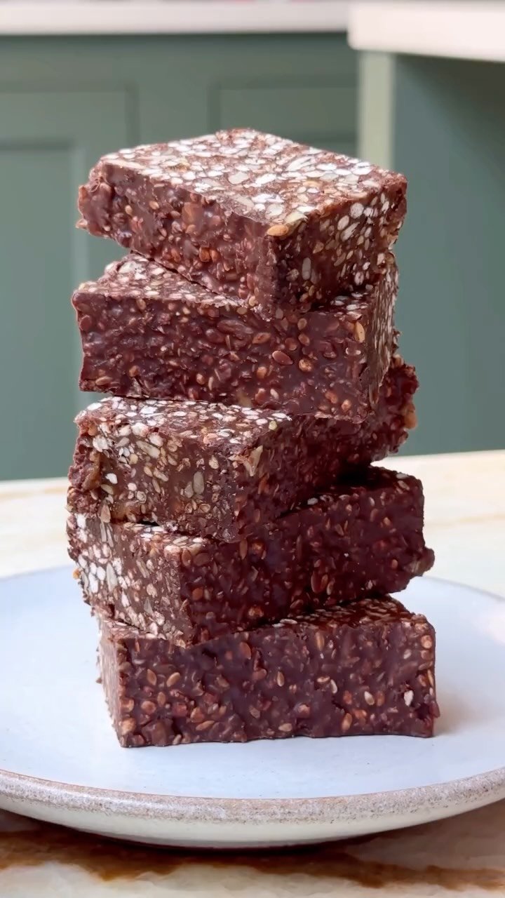 deliciouslyella 게시물 이미지: 🍫Choc Quinoa Bites 🍫

These chocolate fridge...